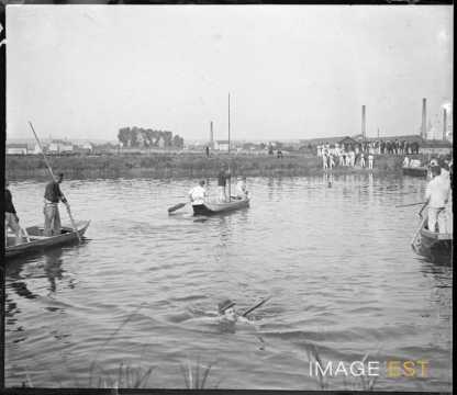 Traversée en barques par des fantassins (Jarville-la-Malgrange)